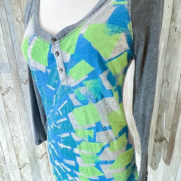 Women's Nollie 3/4 Sleeve Graphic Tee | Size Small | V-Neck Top | Baseball Style - Picture 6 of 12